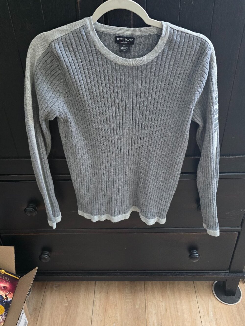 GUESS Men's Gray Distressed Tight-Knit Crew Neck Pullover Sweater Medium EUC